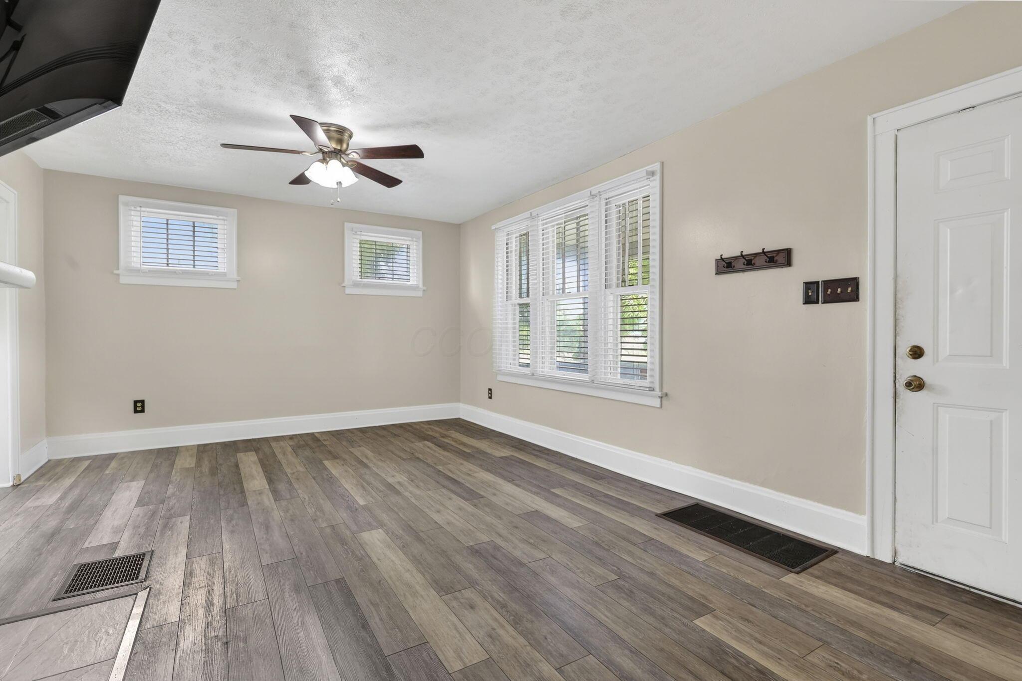 1423 Kenmore Road Property Photo 11