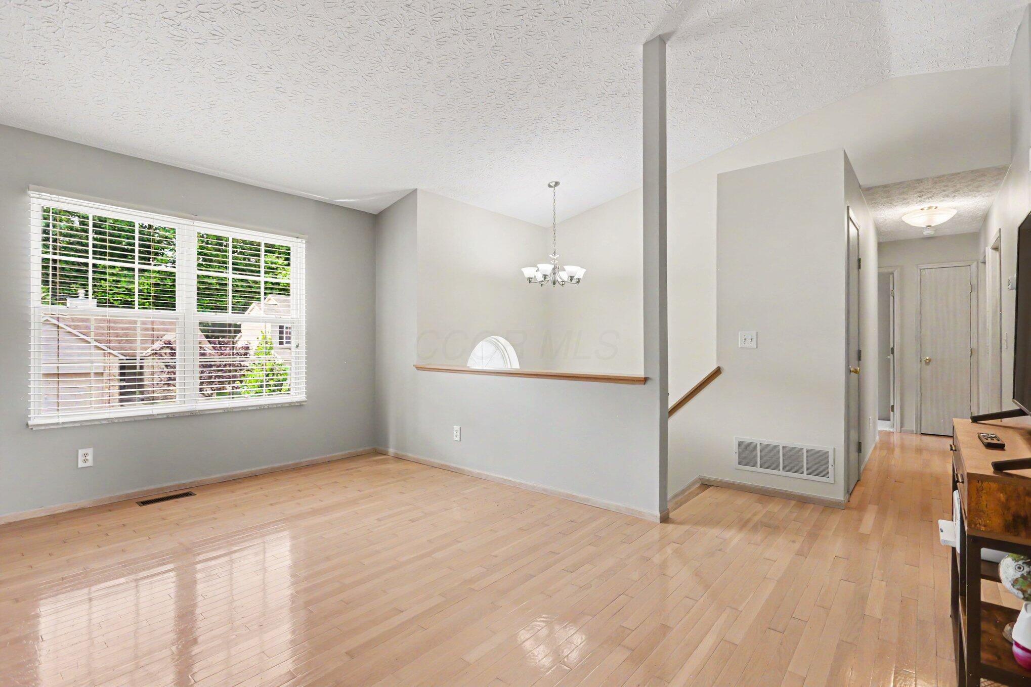 7872 Fairfax Loop Drive Property Photo 3