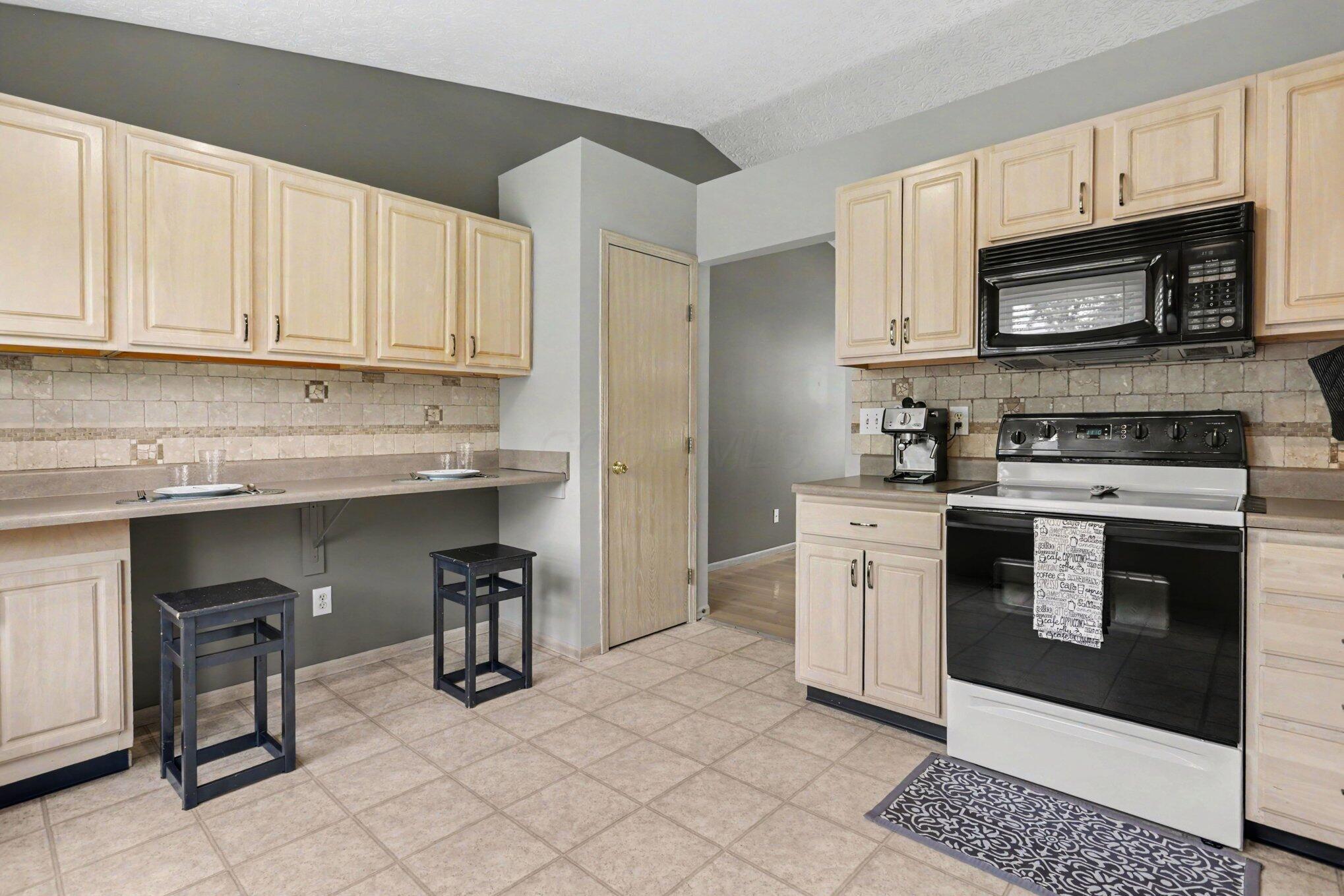 7872 Fairfax Loop Drive Property Photo 6