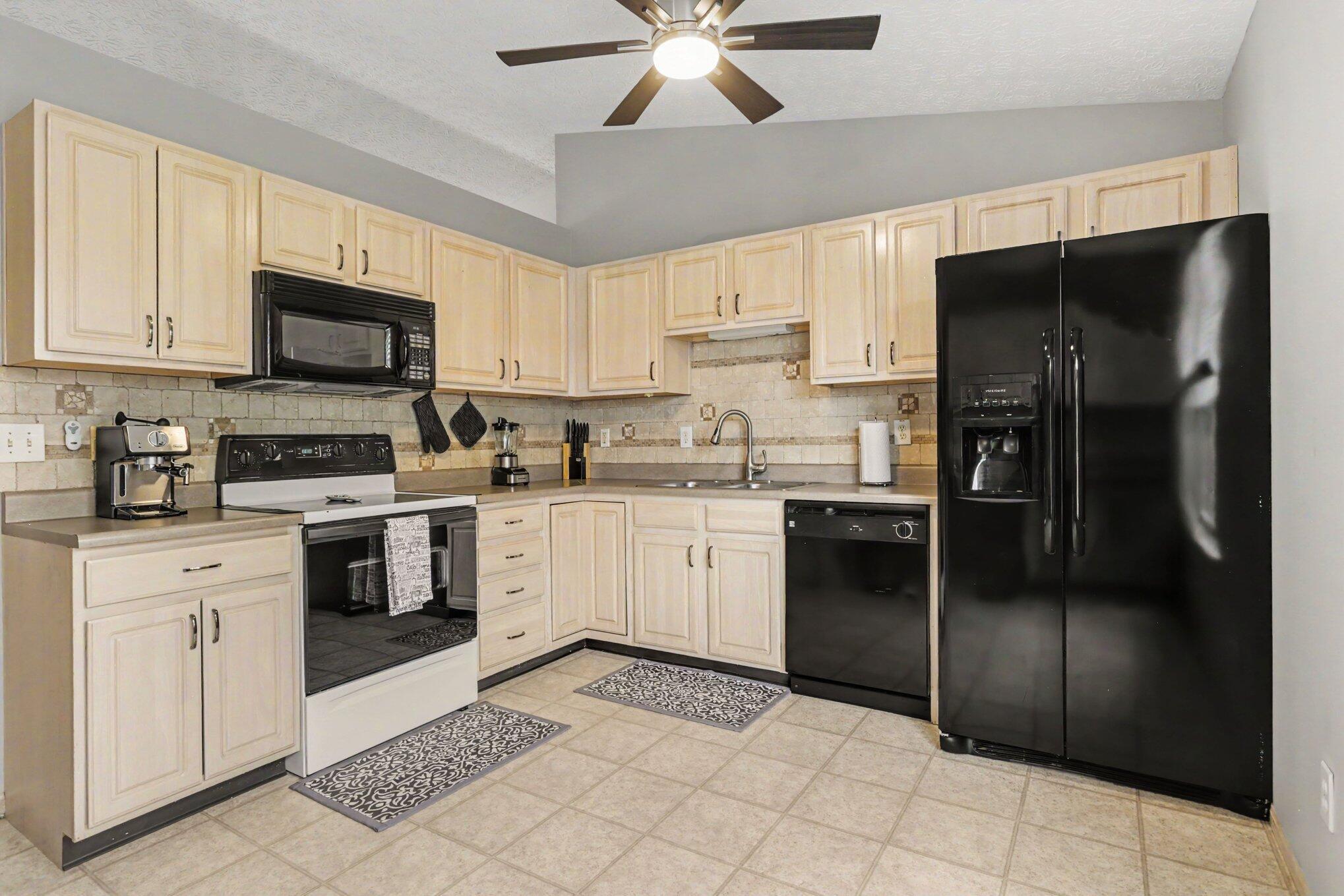 7872 Fairfax Loop Drive Property Photo 7
