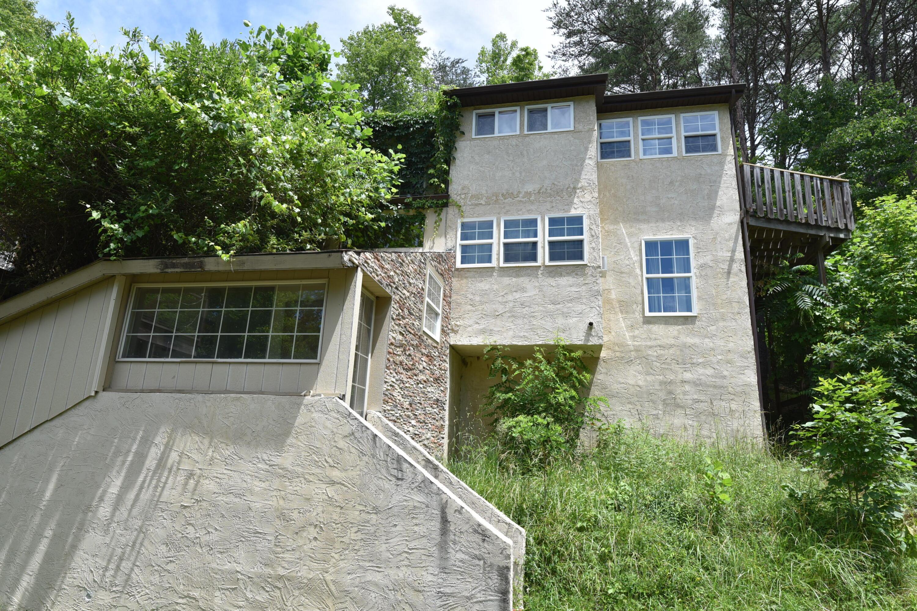 226021710 Property Photo 3