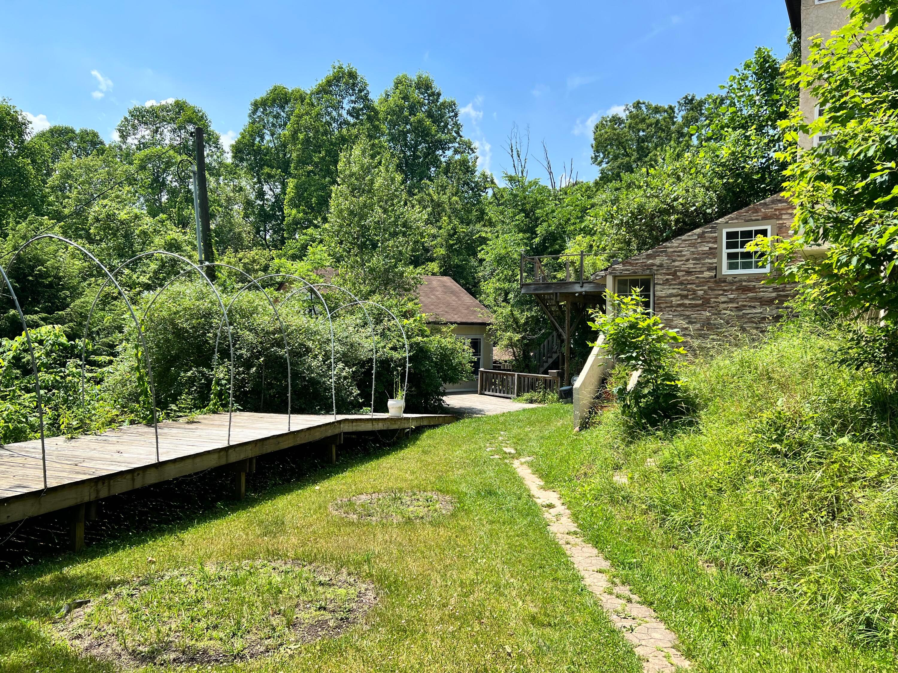 226021710 Property Photo 5