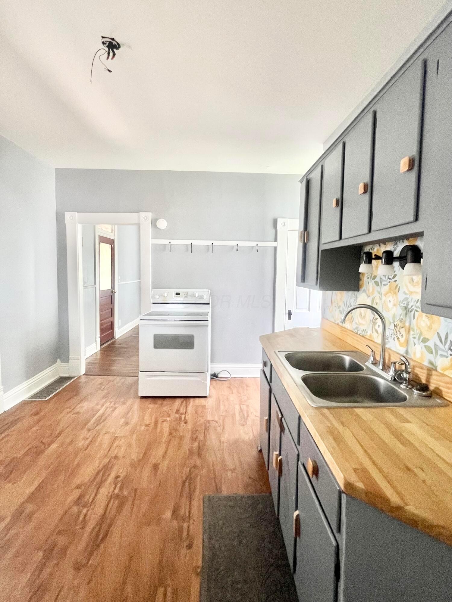 1225 E Chestnut Street Property Photo 10