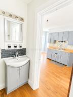 1225 E Chestnut Street Property Photo 11