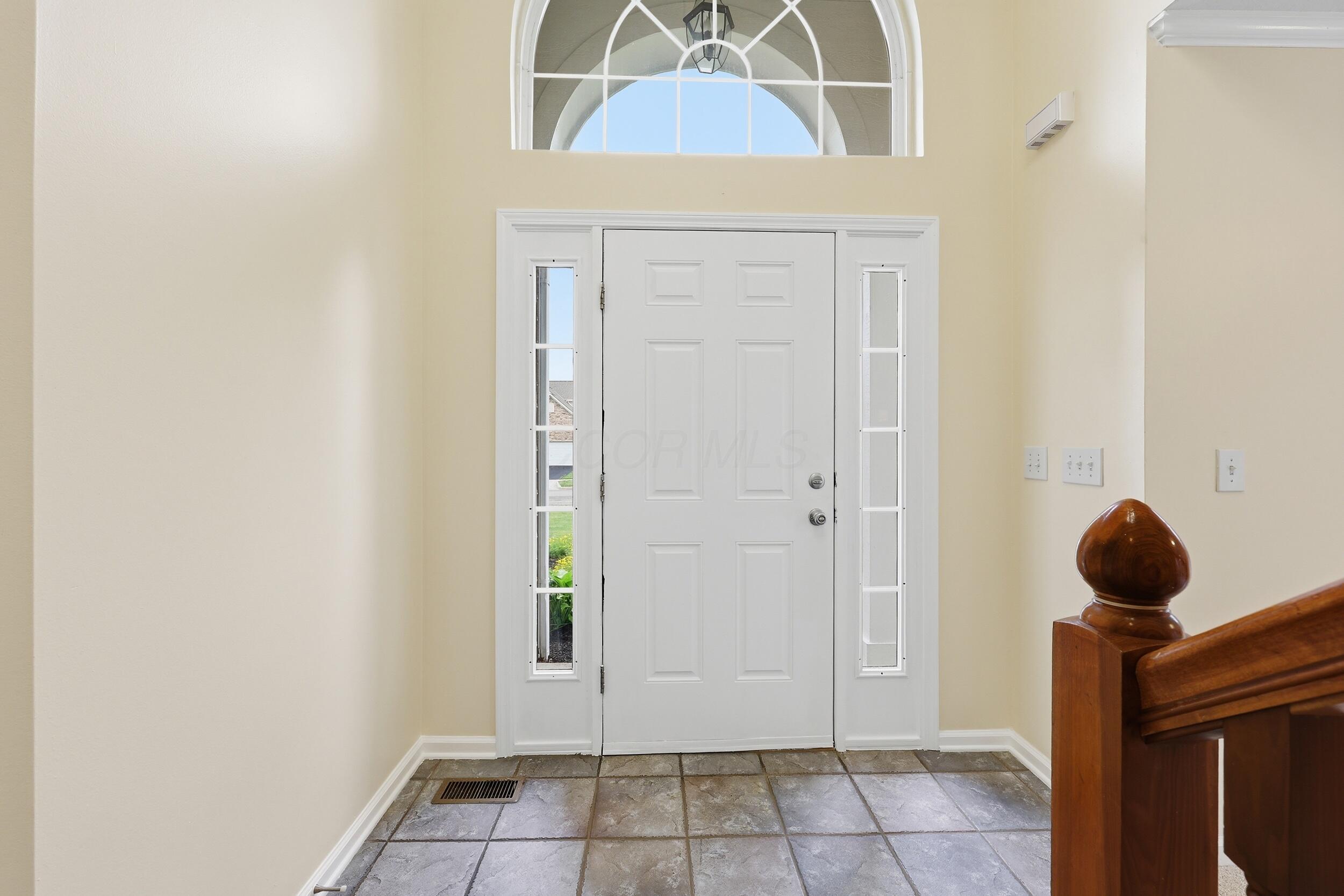 2830 Abbey Knoll Drive Property Photo 4