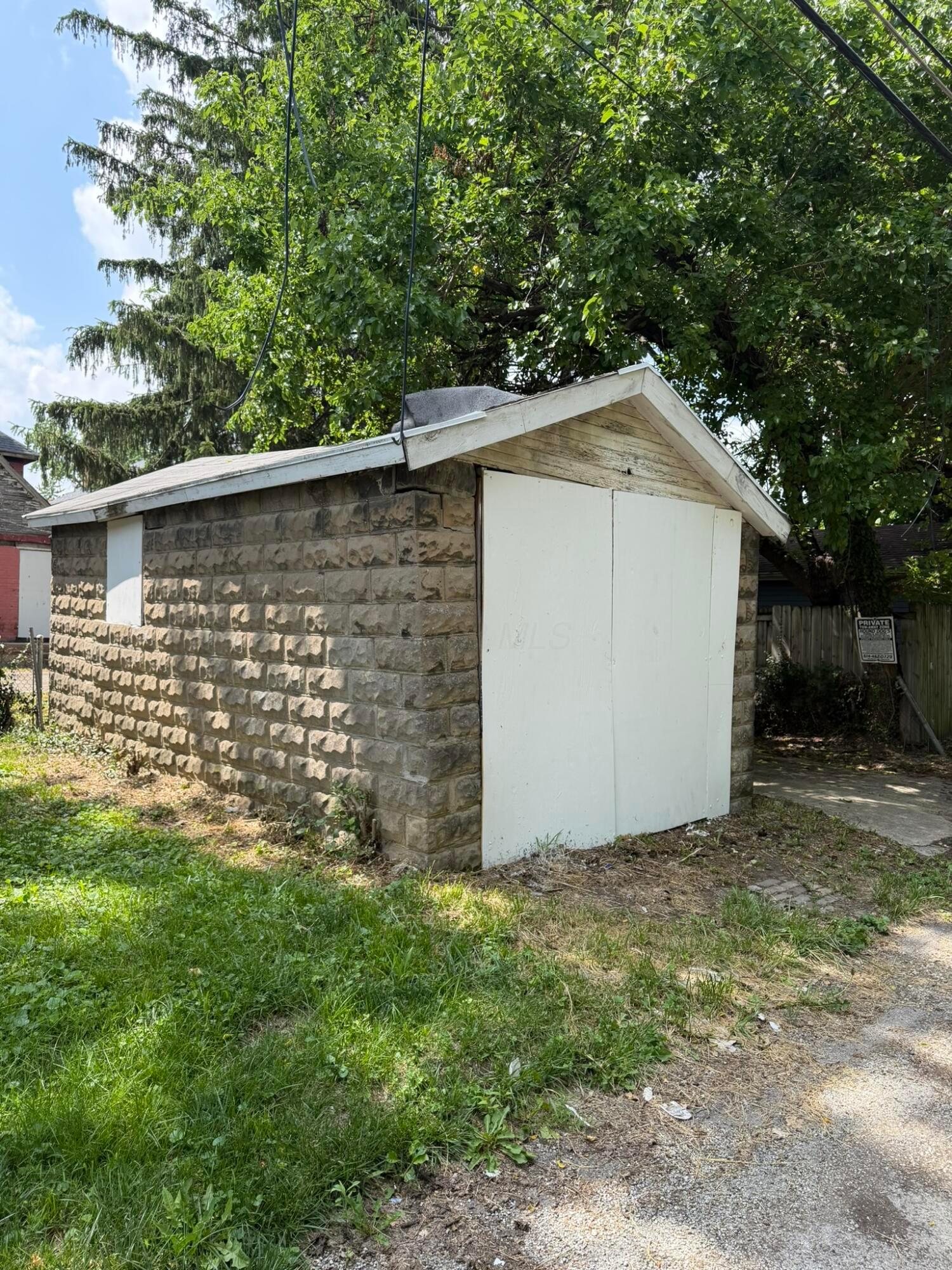 910 S Champion Avenue Property Photo 7