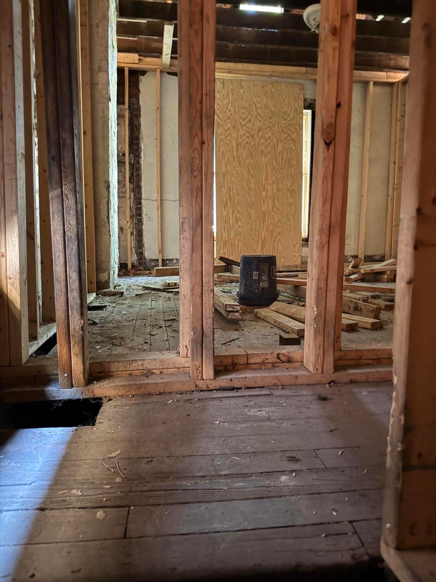 910 S Champion Avenue Property Photo 11