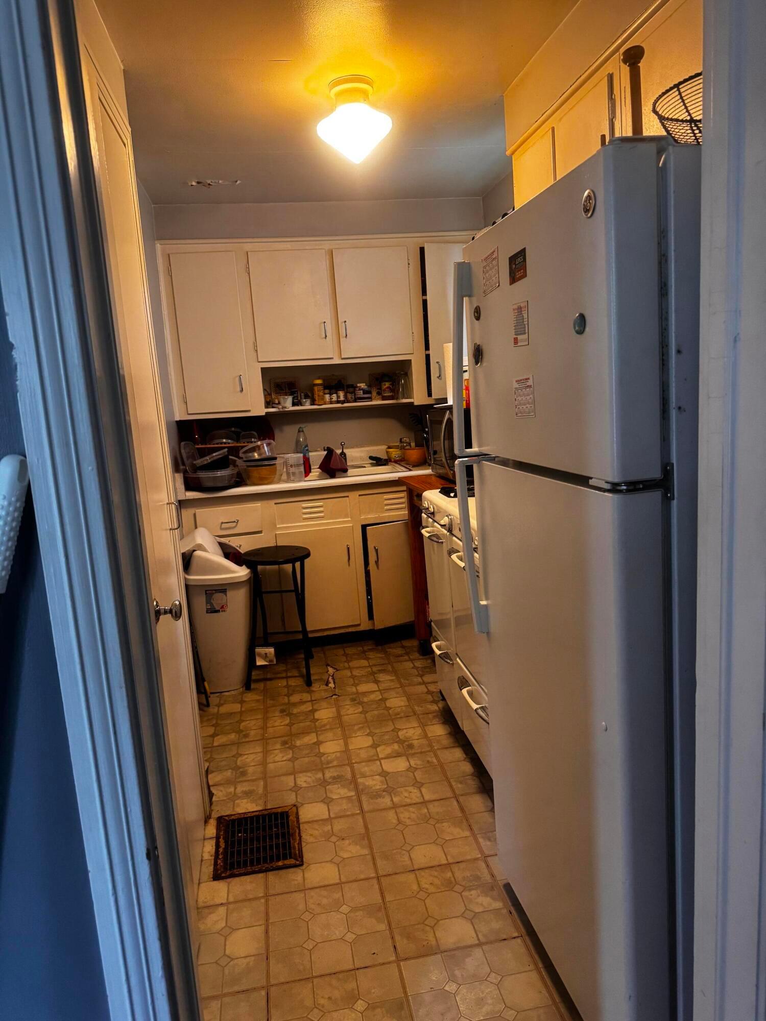 400 S James Road Property Photo 5