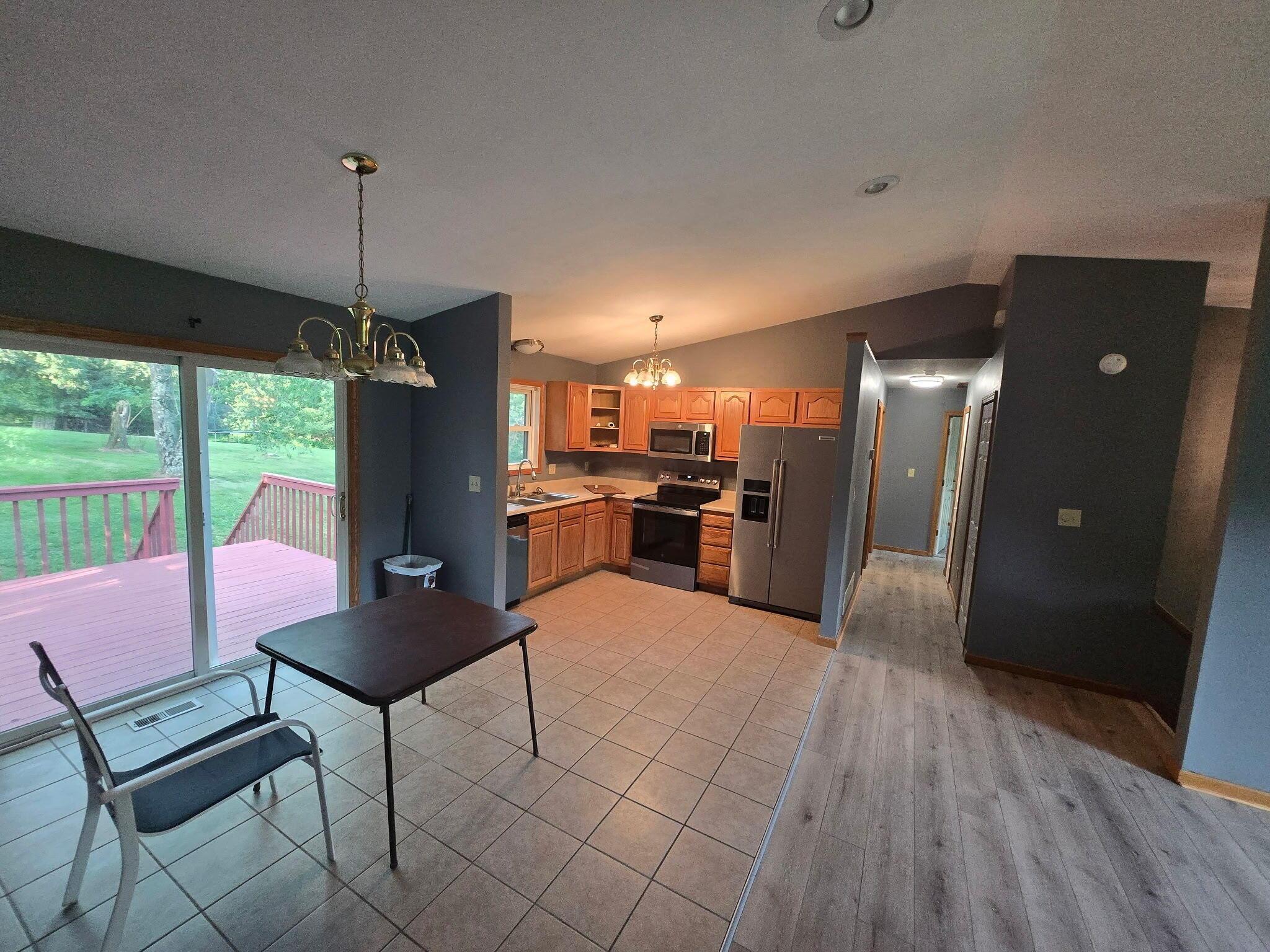 190 Crabapple Drive Property Photo 5