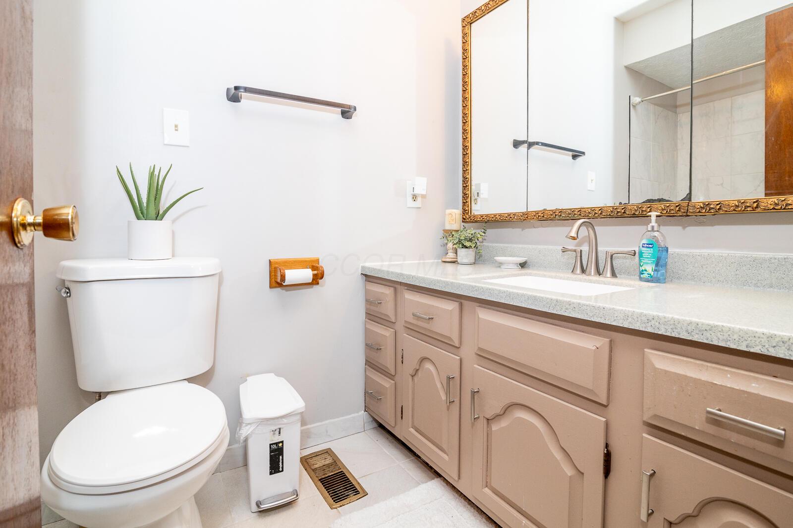 3548 S Hamilton Road Property Photo 15