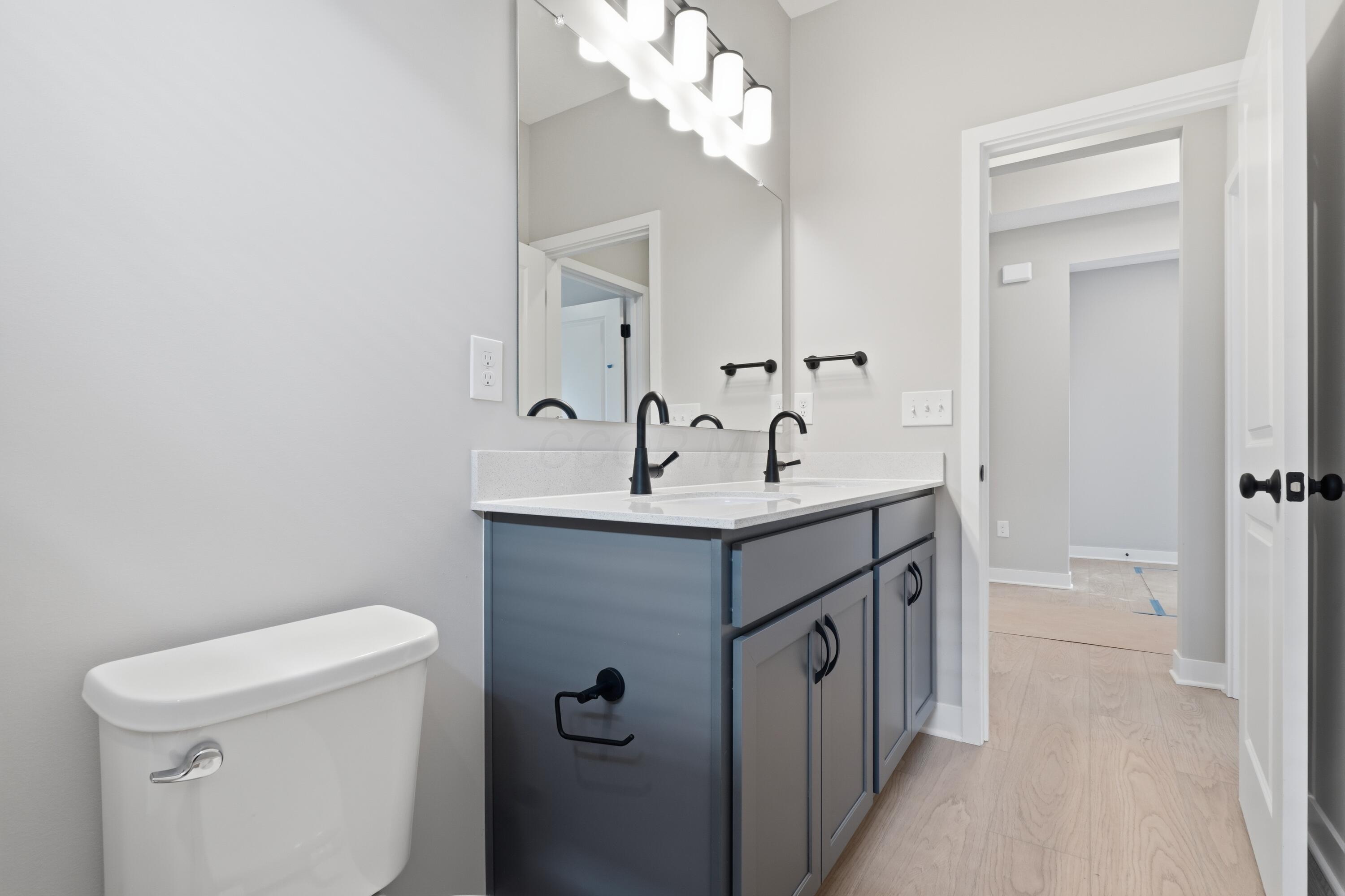 4541 Corsican E Property Photo 16