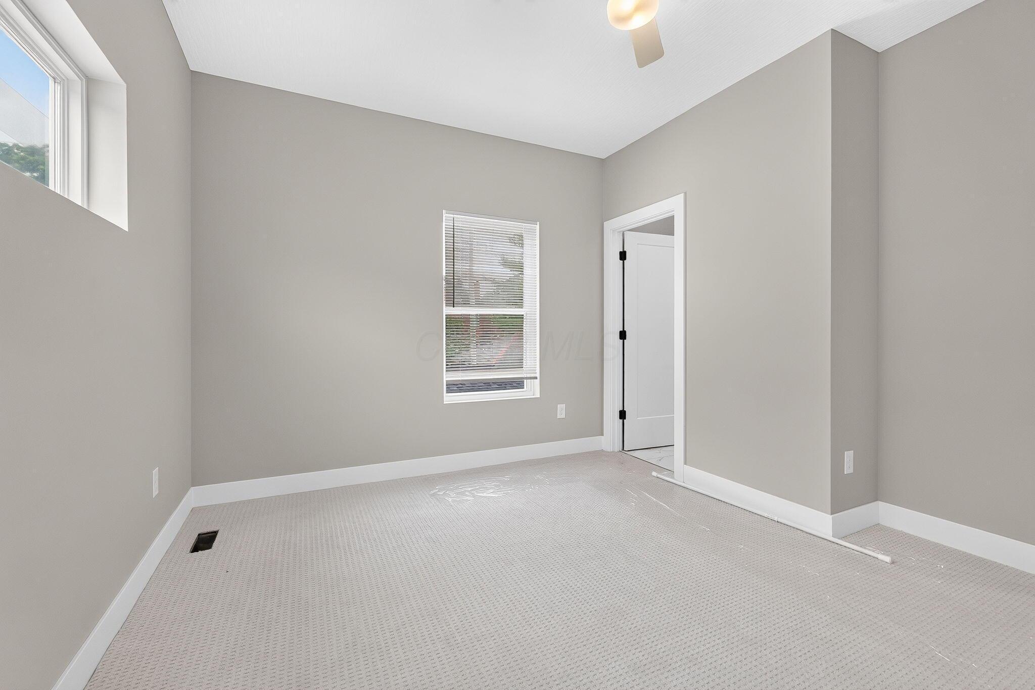 977 Oak Street Property Photo 28