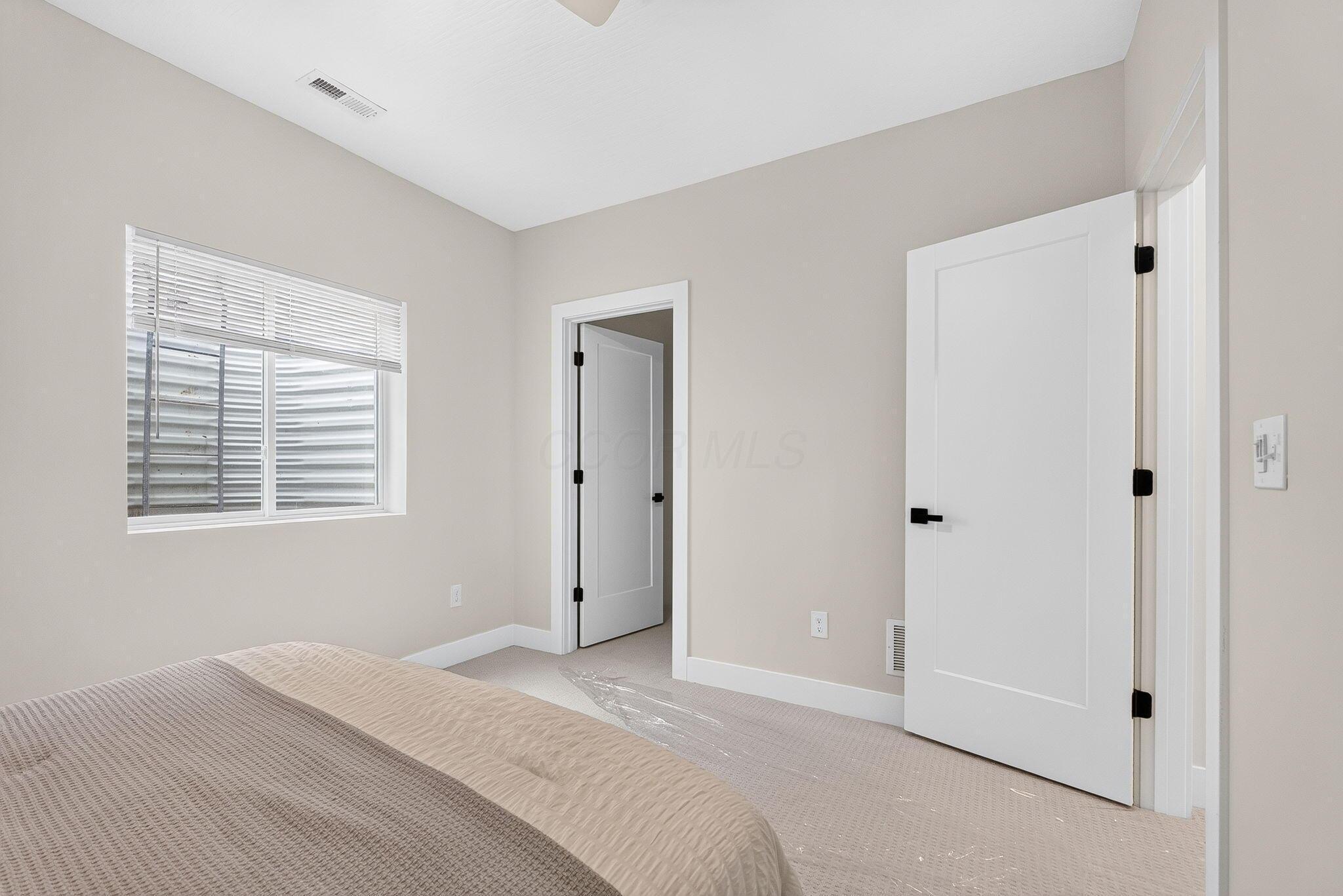 977 Oak Street Property Photo 38