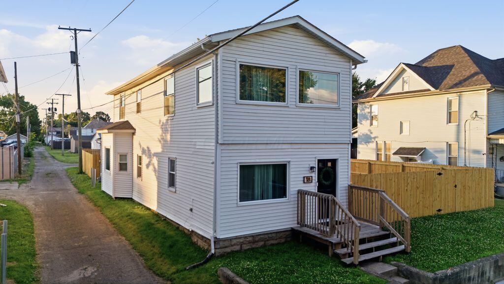 18 E Oak Street Property Photo 1