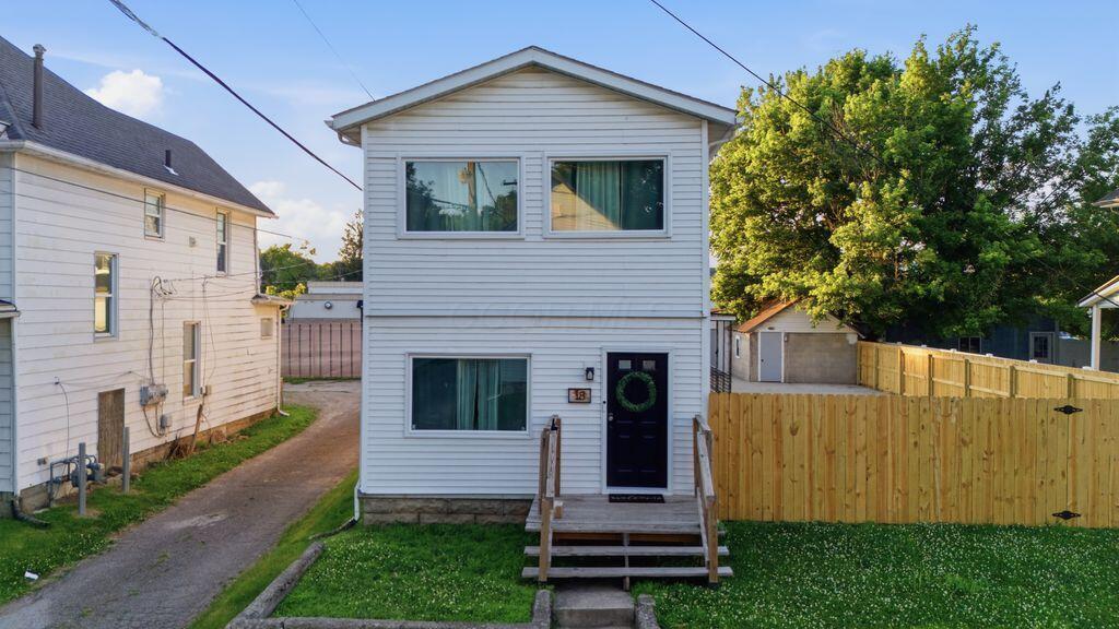 18 E Oak Street Property Photo 2