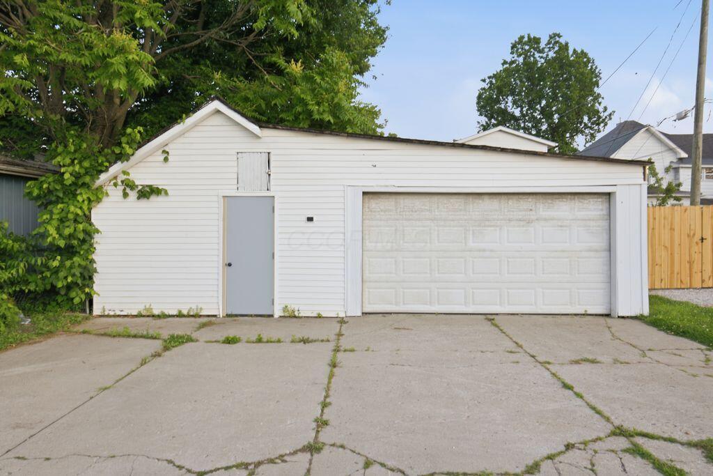 18 E Oak Street Property Photo 6
