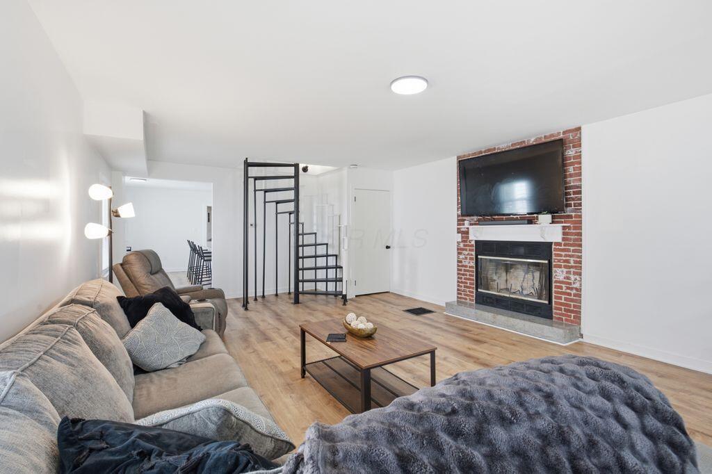 18 E Oak Street Property Photo 13