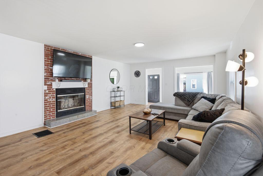 18 E Oak Street Property Photo 15