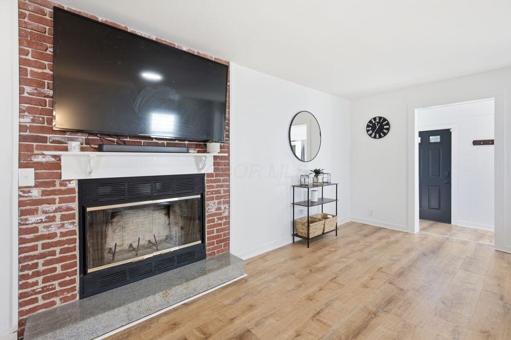 18 E Oak Street Property Photo 16