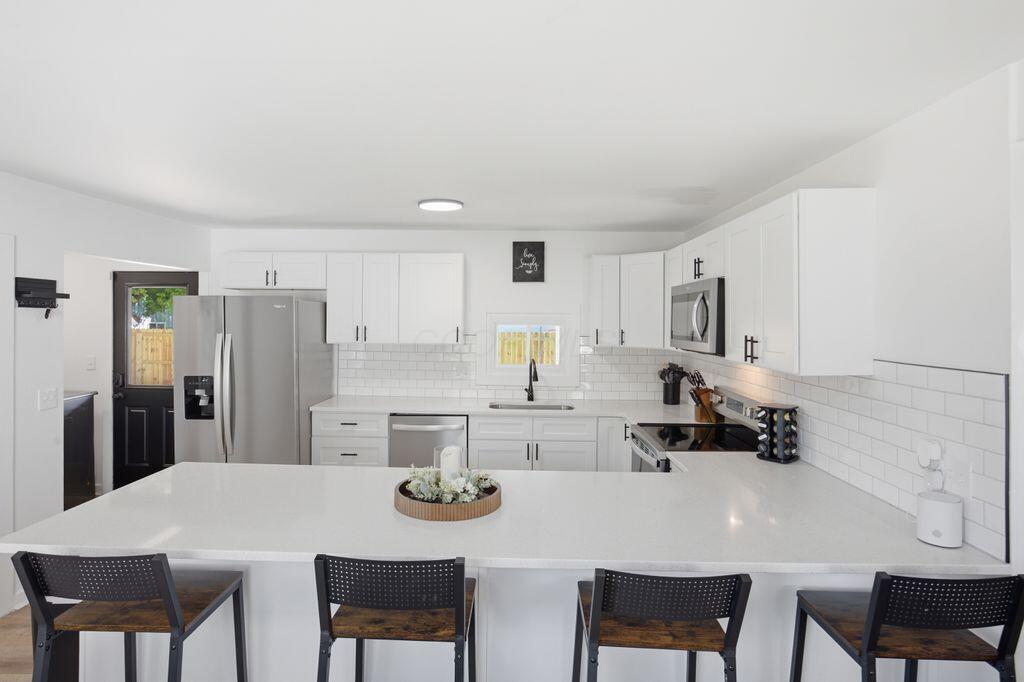18 E Oak Street Property Photo 18