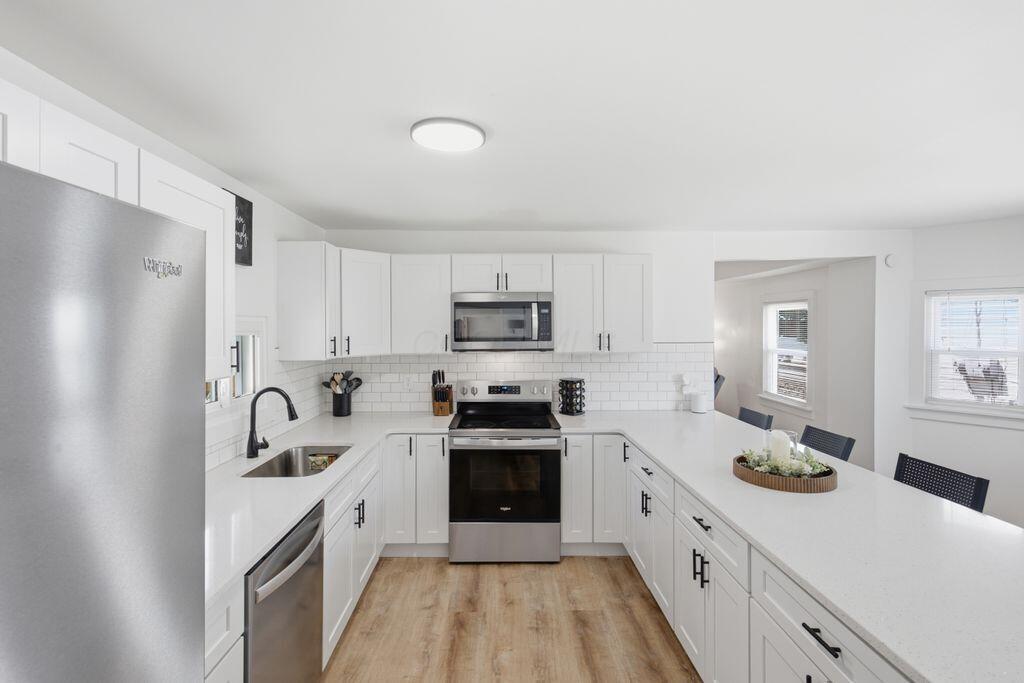 18 E Oak Street Property Photo 20