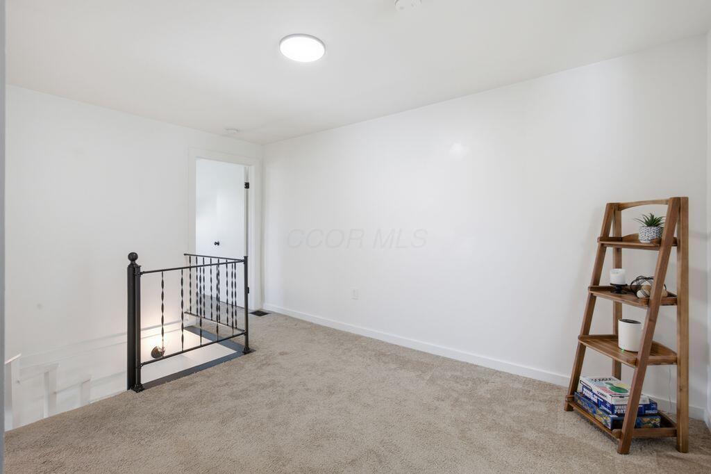 18 E Oak Street Property Photo 32