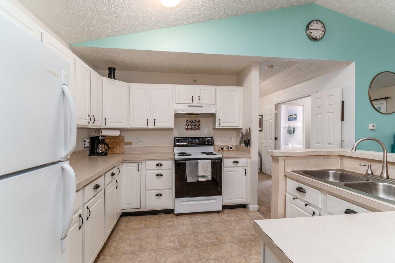 220 Shelbourne Forest Way Property Photo 6