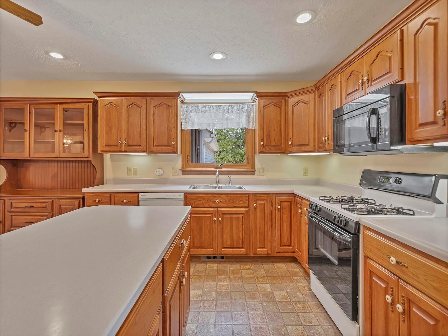 170 Applewood Drive Property Photo 31