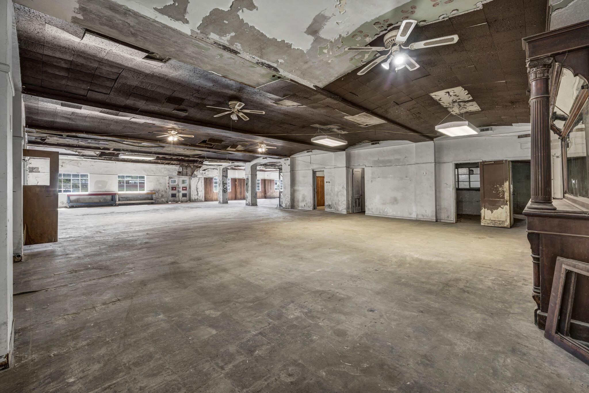 226022444 Property Photo 25