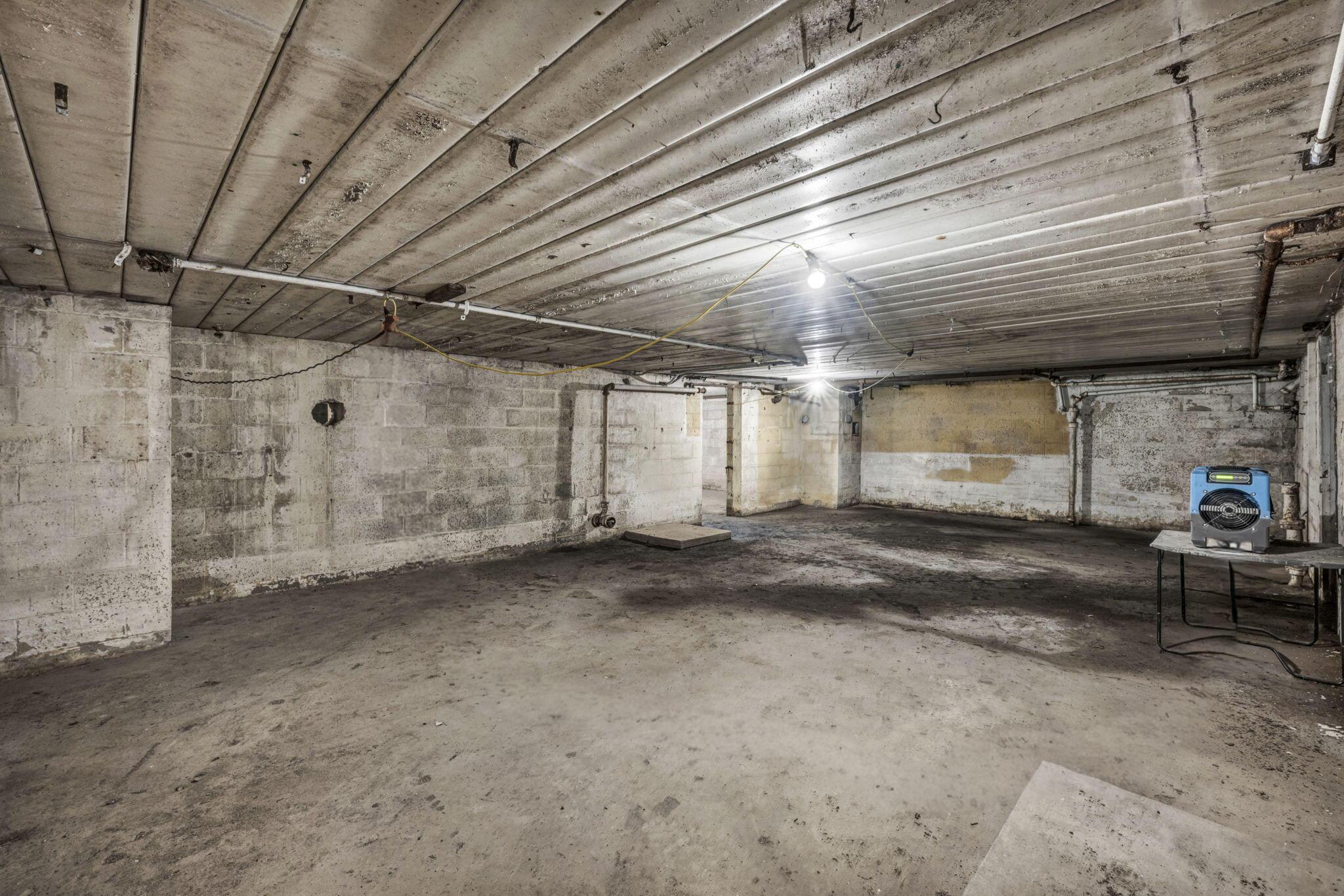 226022444 Property Photo 39