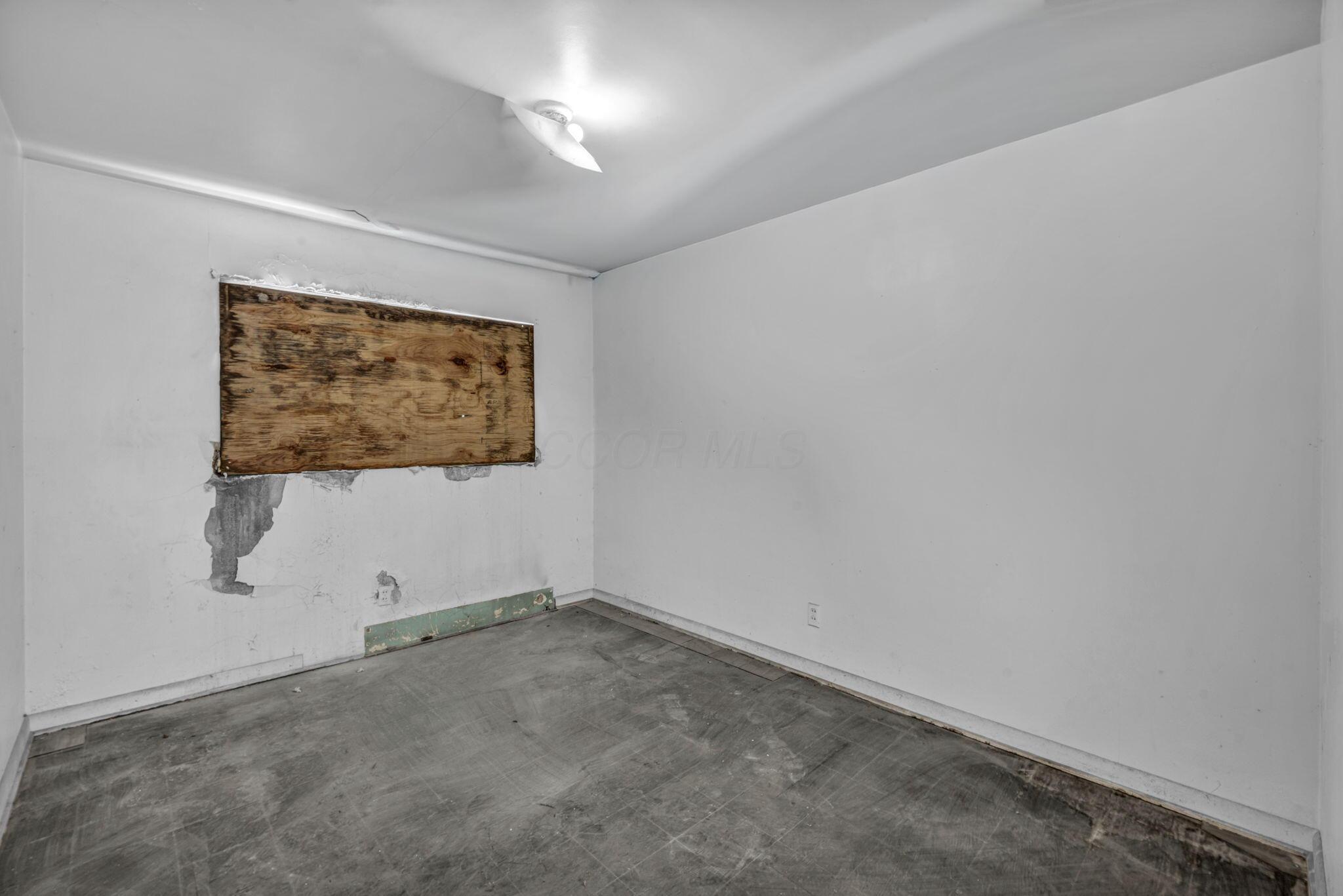 226022444 Property Photo 43