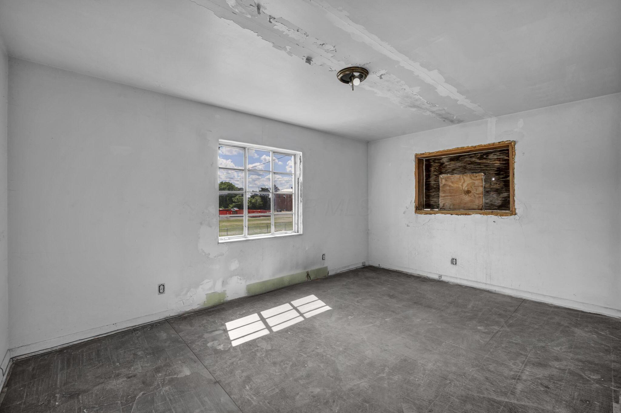 226022444 Property Photo 44