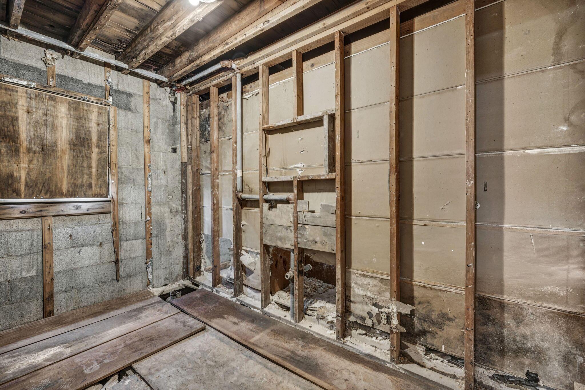 226022444 Property Photo 46