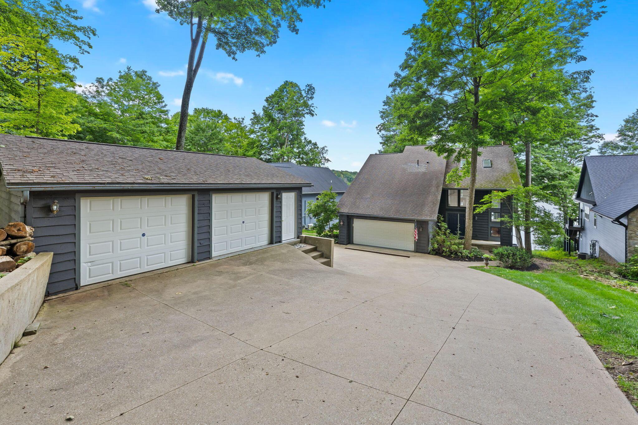 685 King Beach Drive Property Photo 7