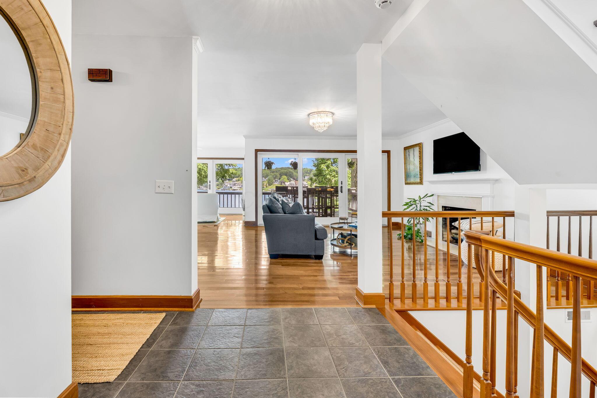 685 King Beach Drive Property Photo 11
