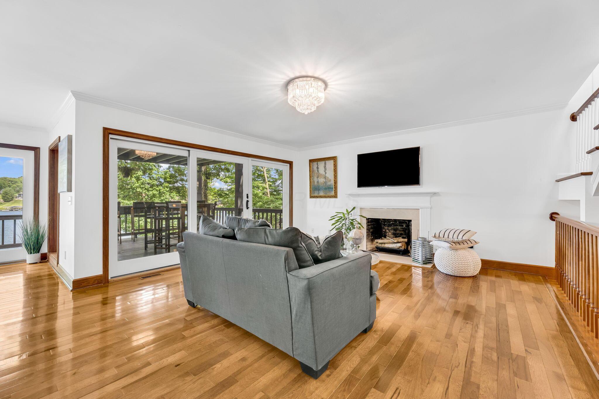 685 King Beach Drive Property Photo 12