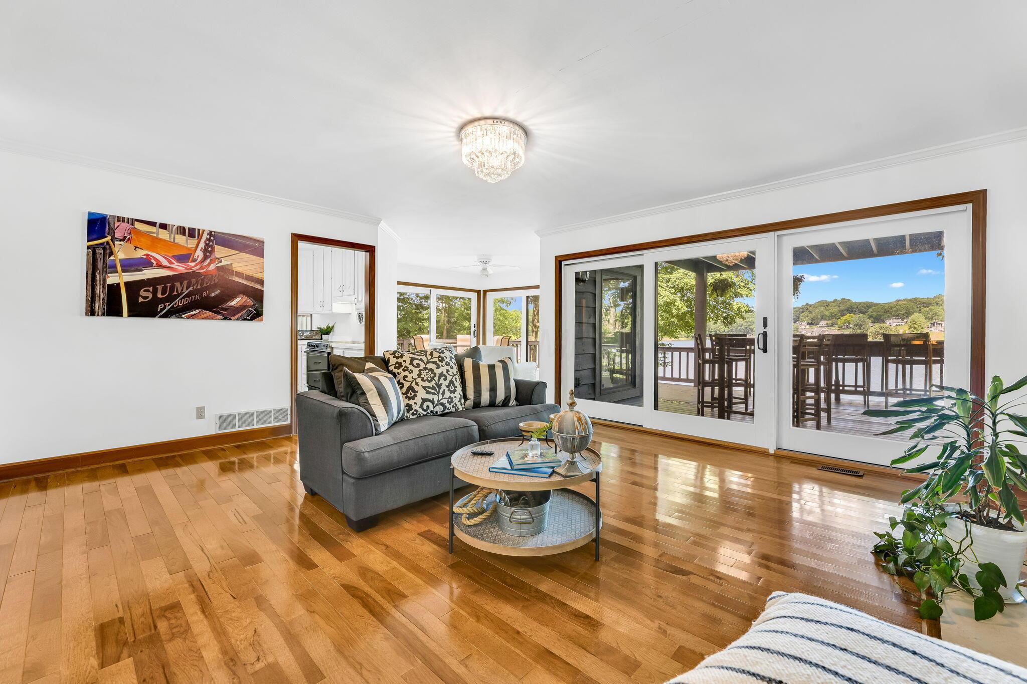 685 King Beach Drive Property Photo 14