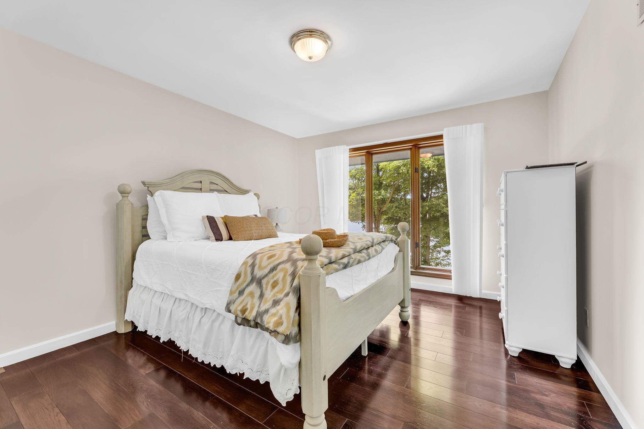 685 King Beach Drive Property Photo 40
