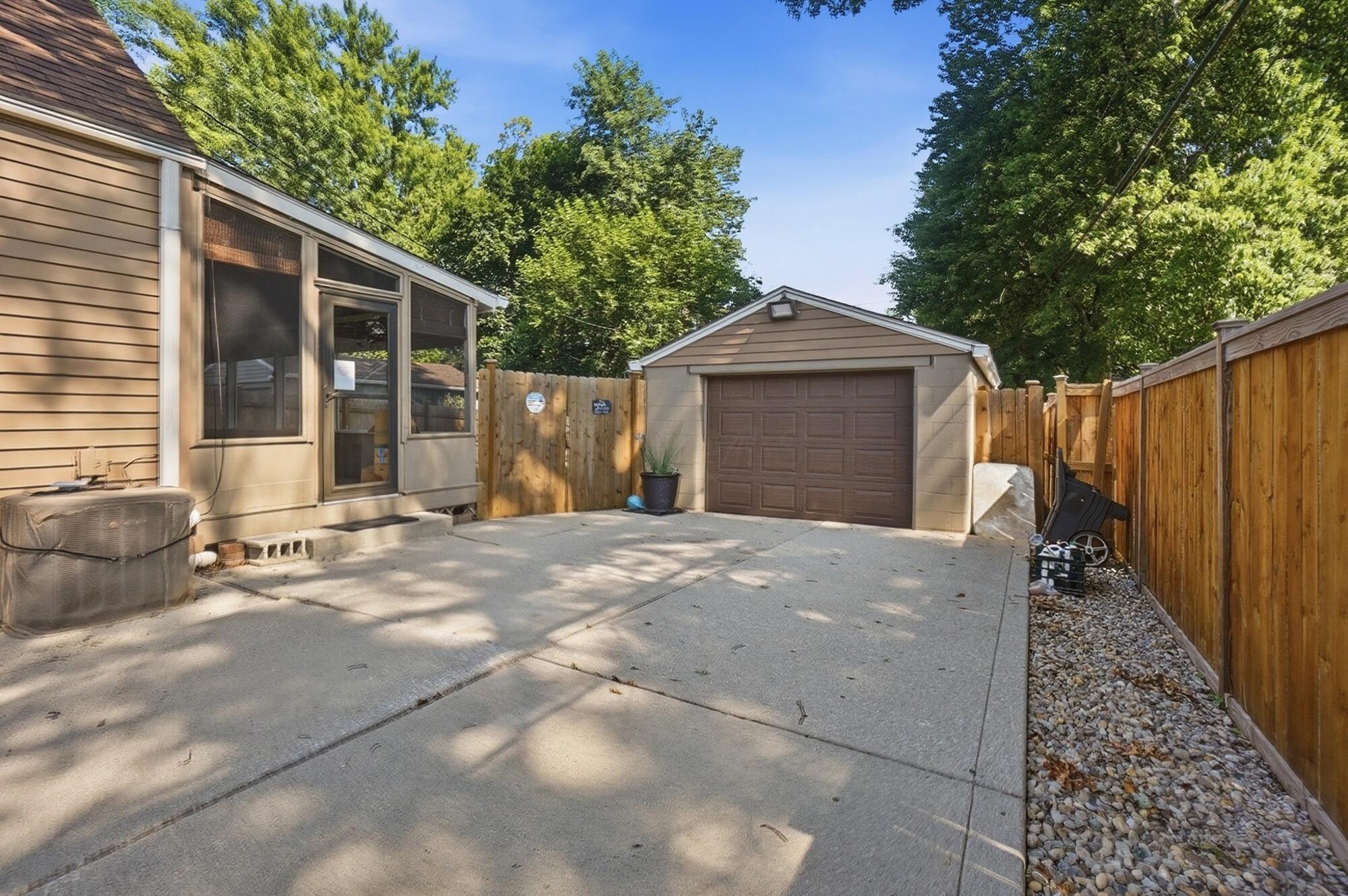 372 E Lincoln Avenue Property Photo 4
