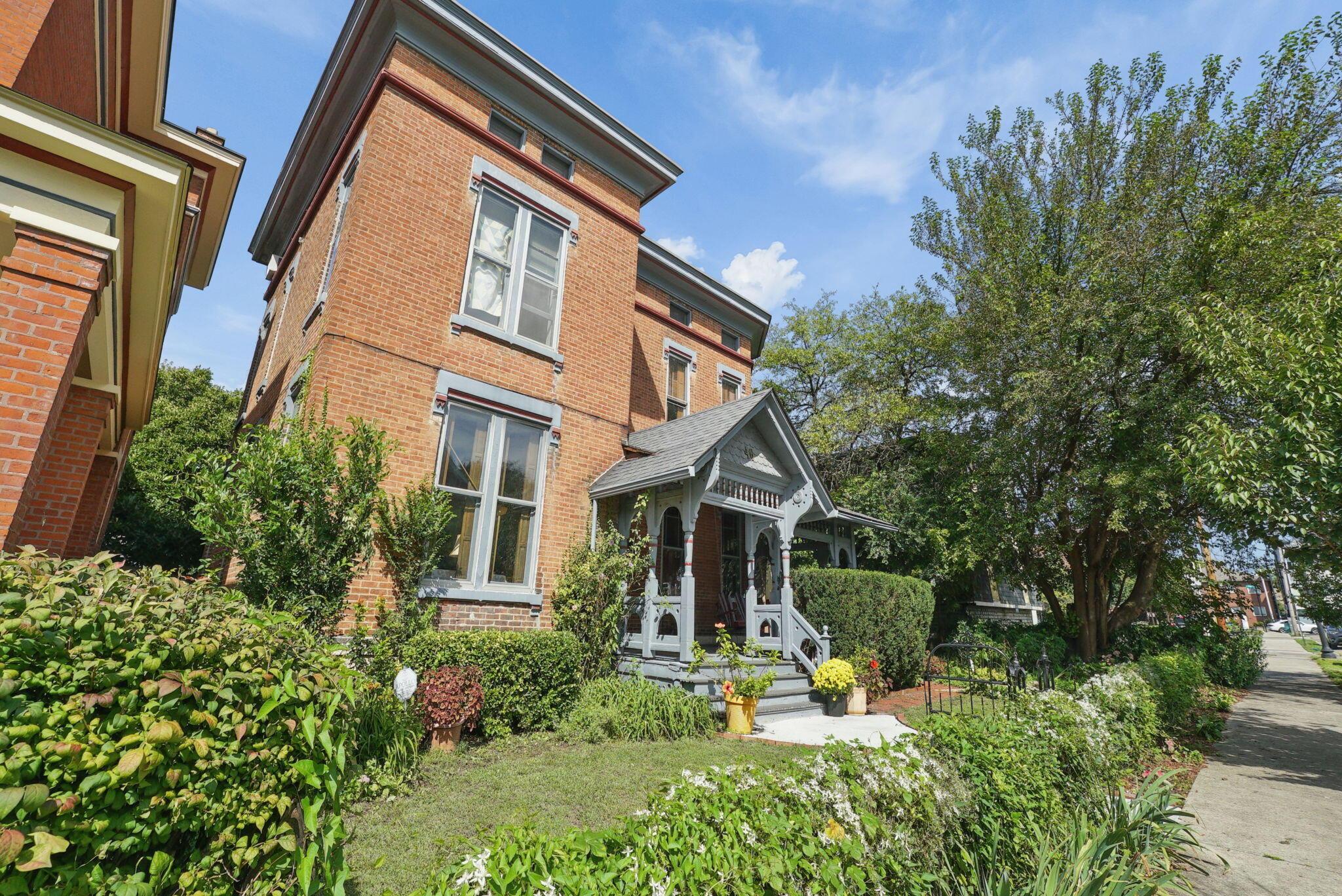 40 Smith Place Property Photo 3