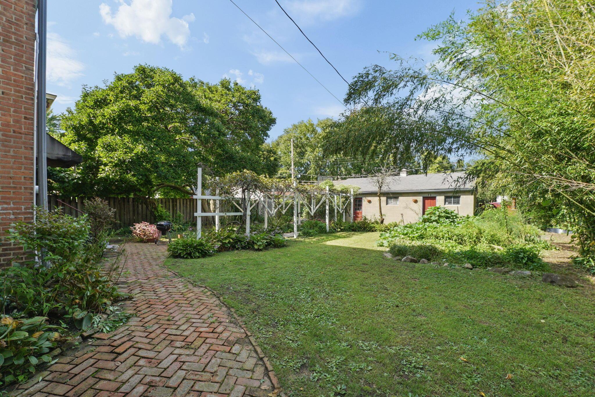40 Smith Place Property Photo 46