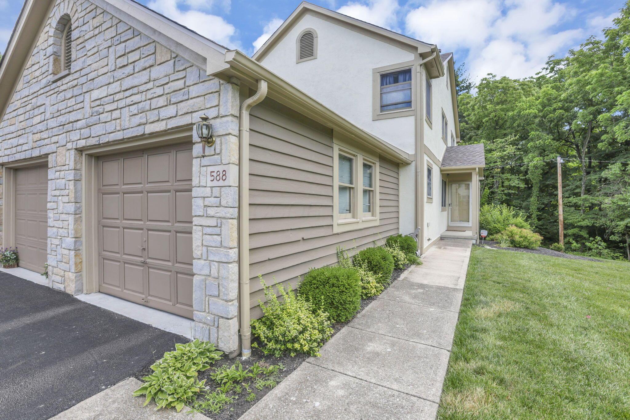 588 Spring Brook E Property Photo 1