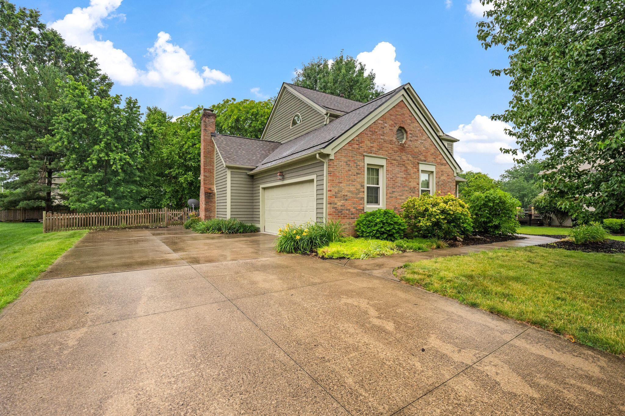 691 Westray Drive Property Photo 2