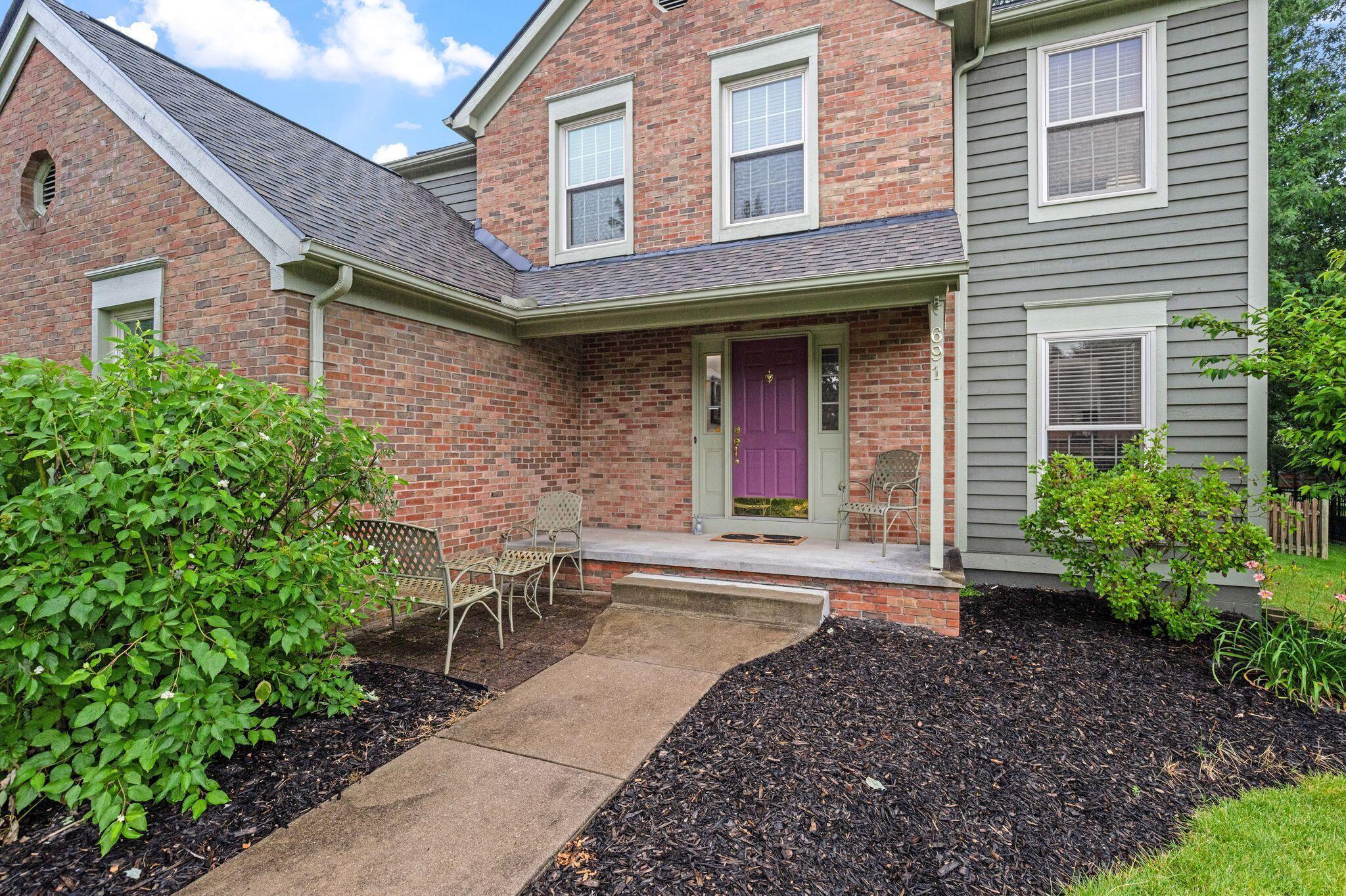 691 Westray Drive Property Photo 3