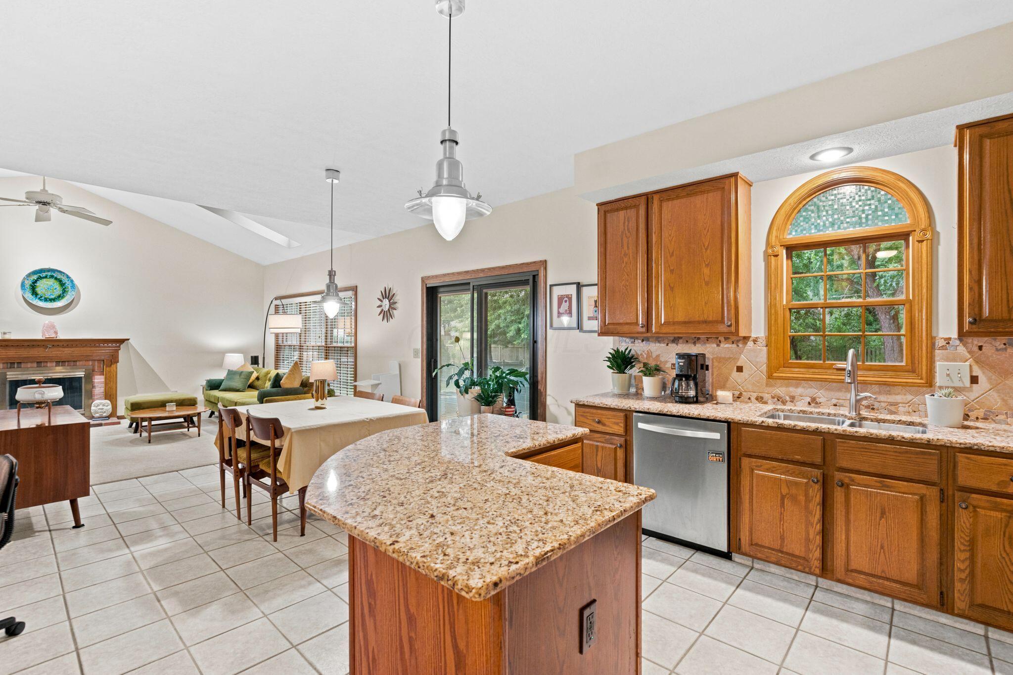 691 Westray Drive Property Photo 14