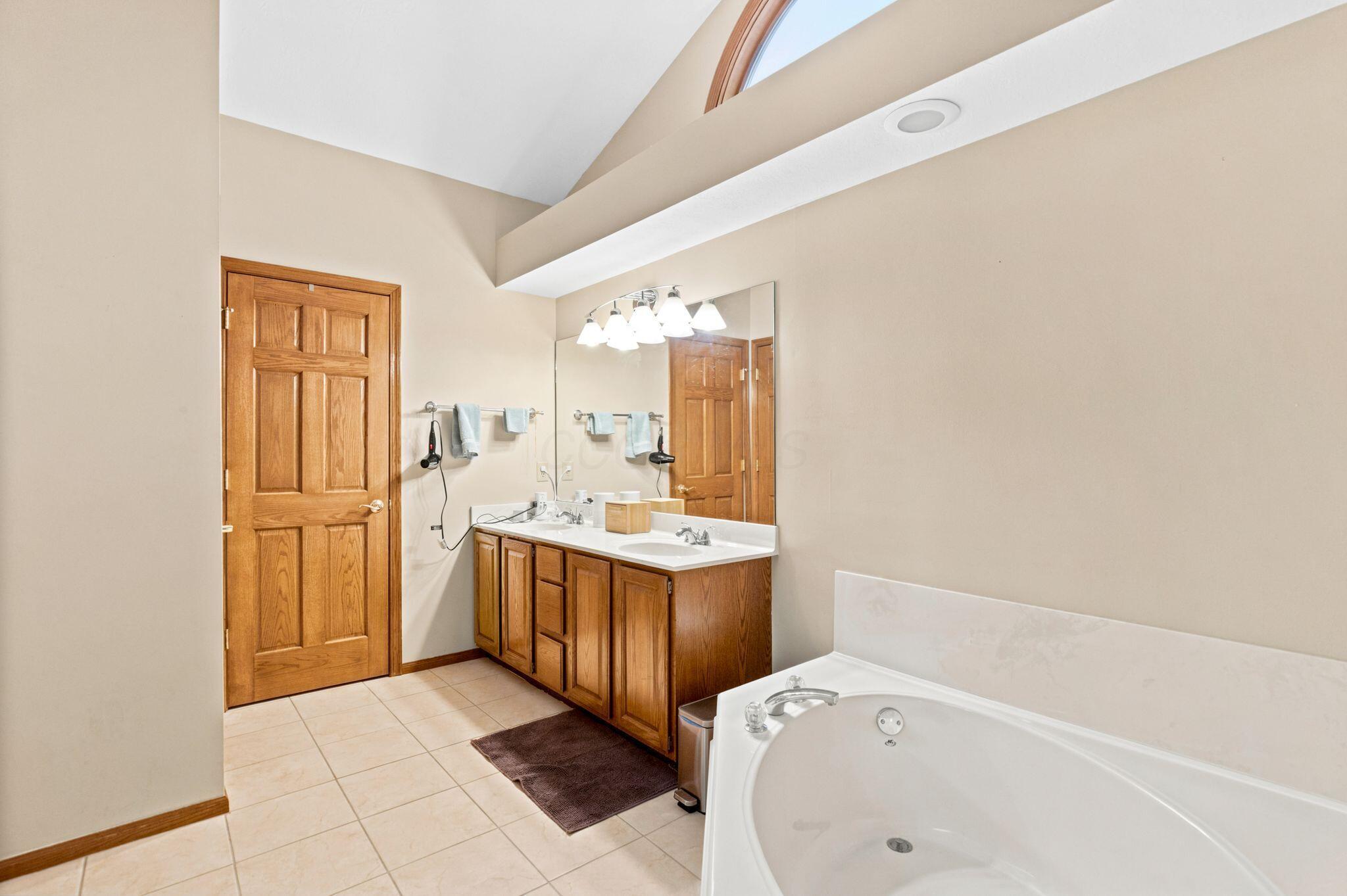 691 Westray Drive Property Photo 28