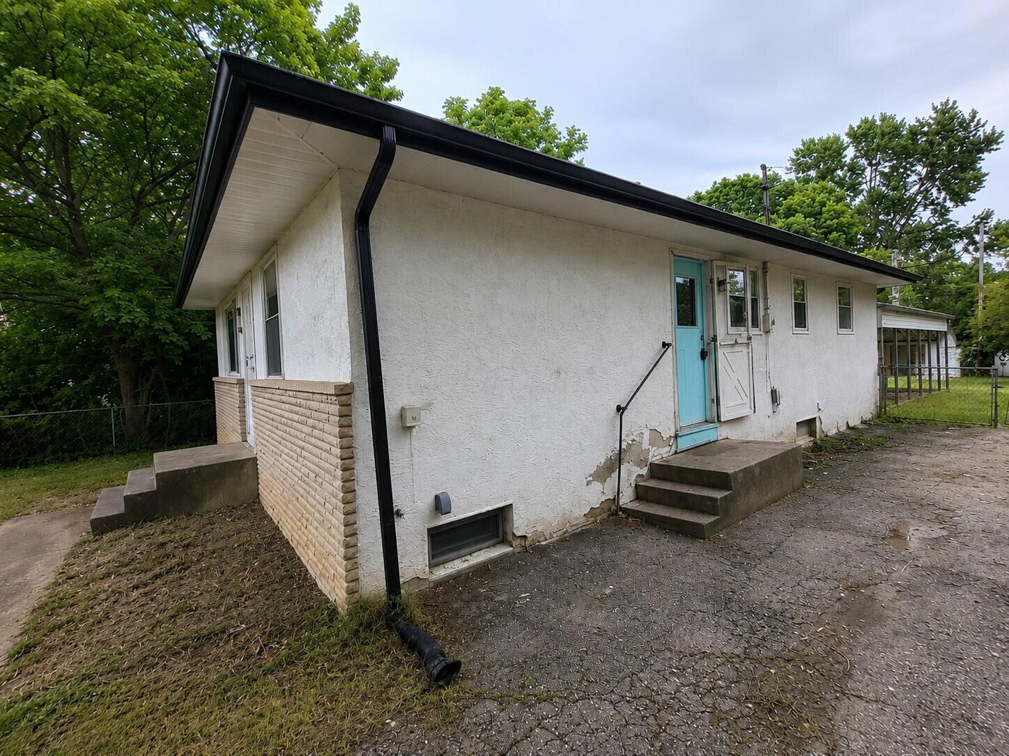 3501 E Deshler Avenue Property Photo 2