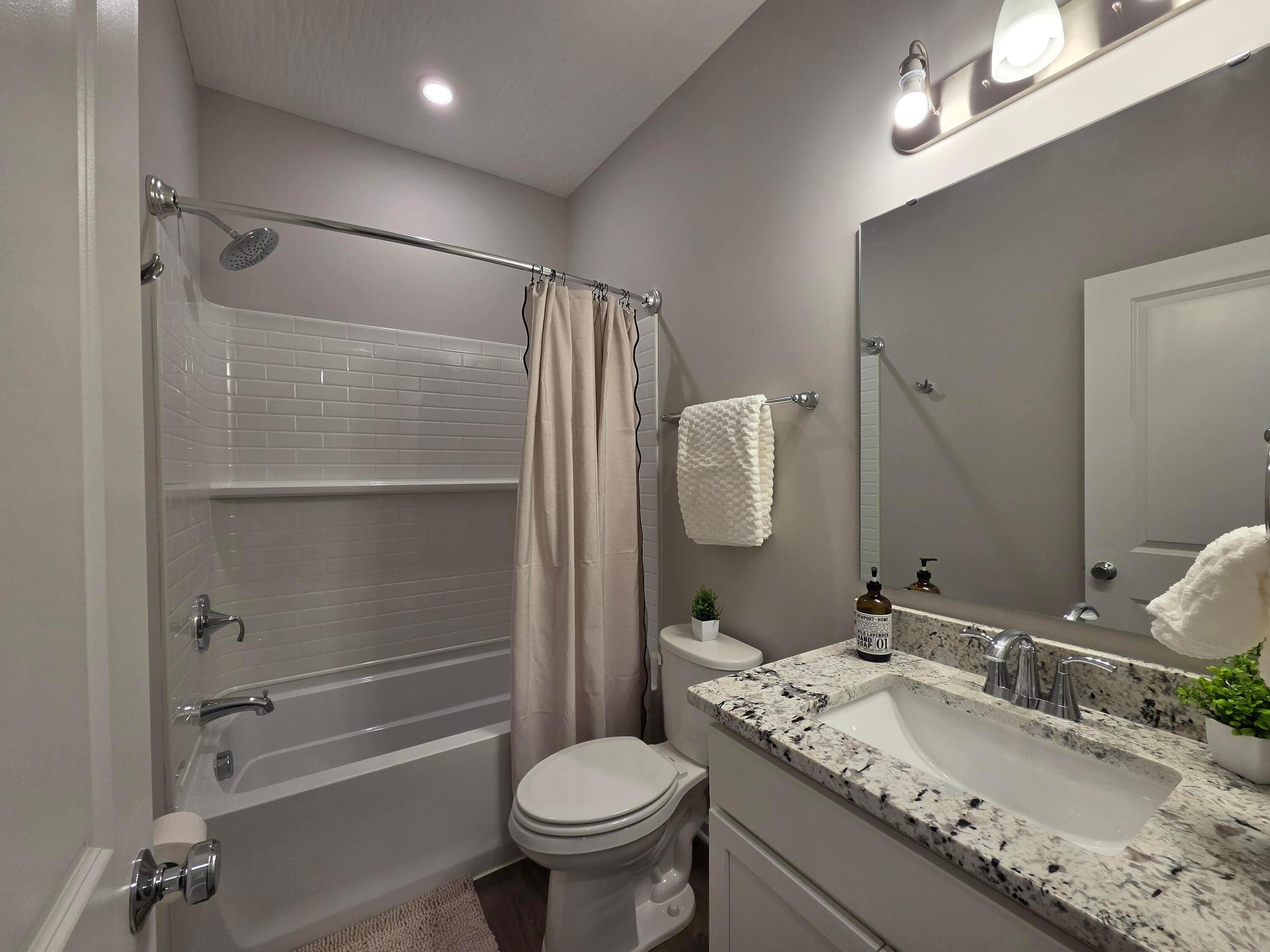 214 Center Street Property Photo 6