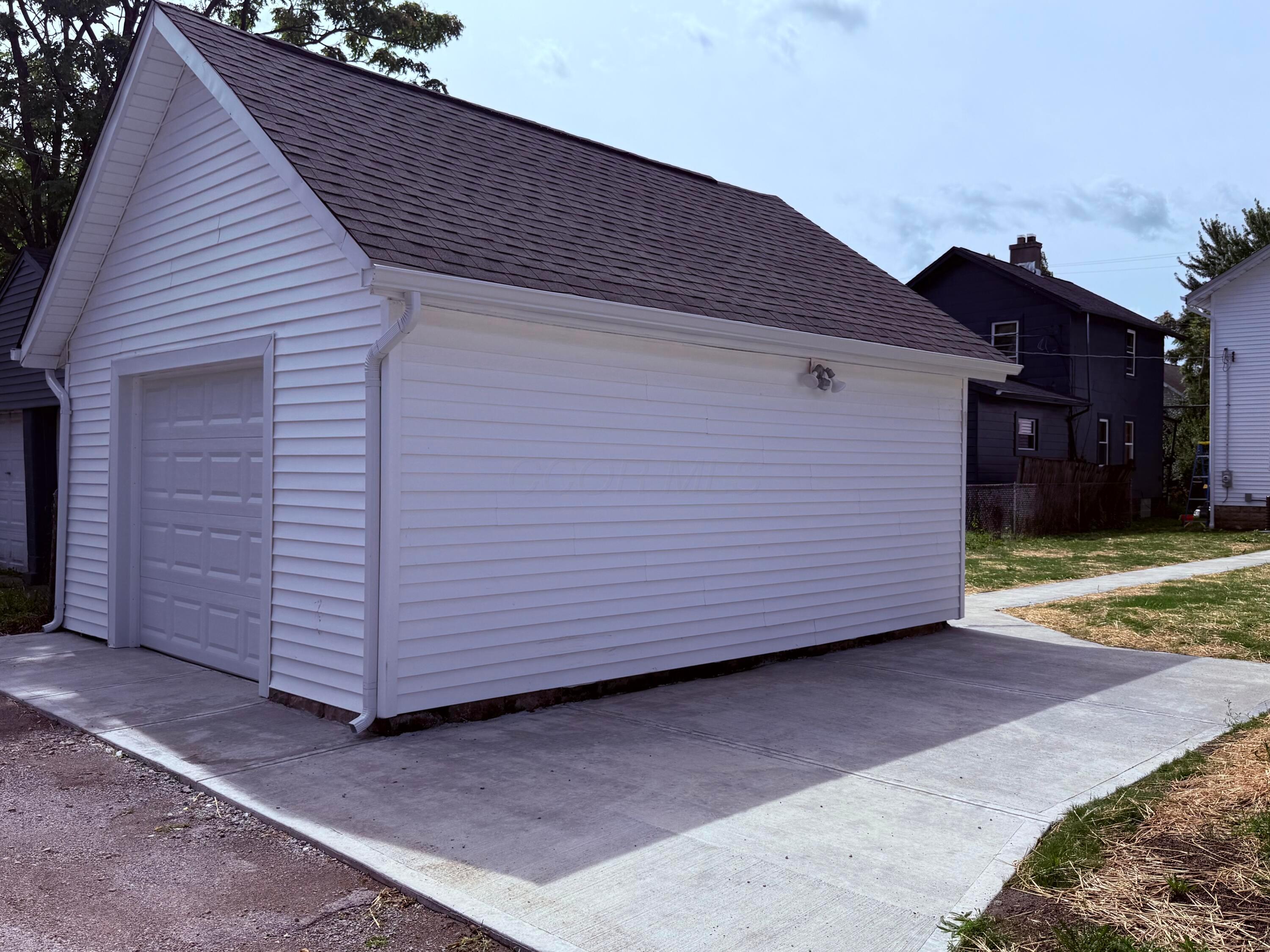 512 E Woodrow Avenue Property Photo 27
