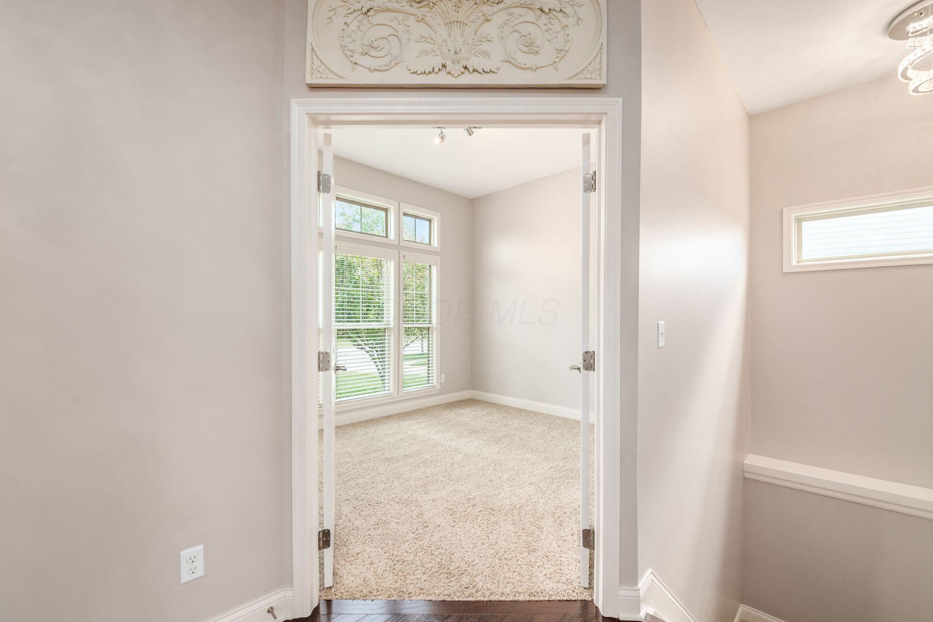 886 Ballater Drive Property Photo 6